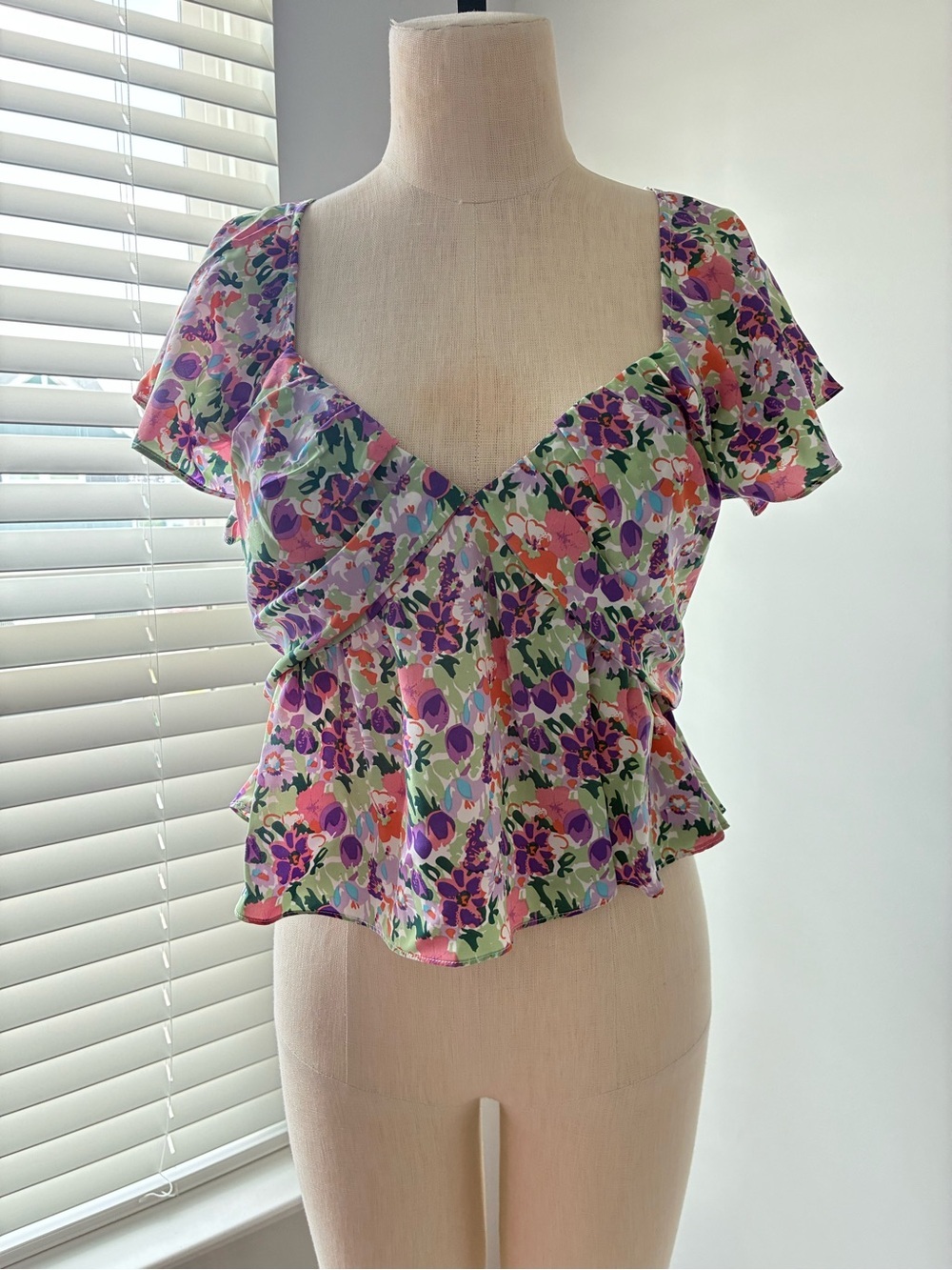 ASTR the Label Women's Floral Sweetheart Neckline Blouse